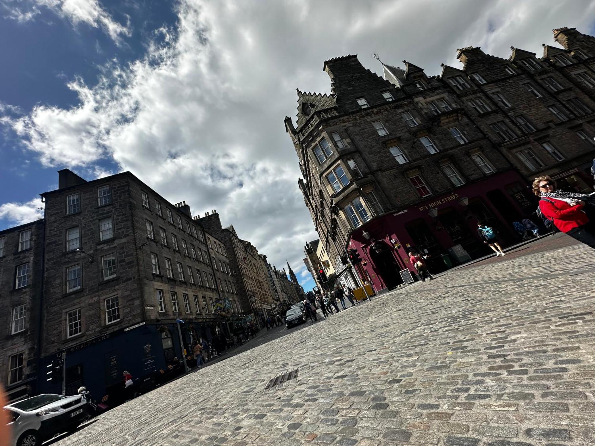 Old House In Central Of Old Town Edinburgh Exterior photo
